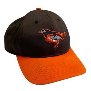 Baltimore Orioles Team MLB Classic Orioles Logo Curved brim Black snap-back Hat.